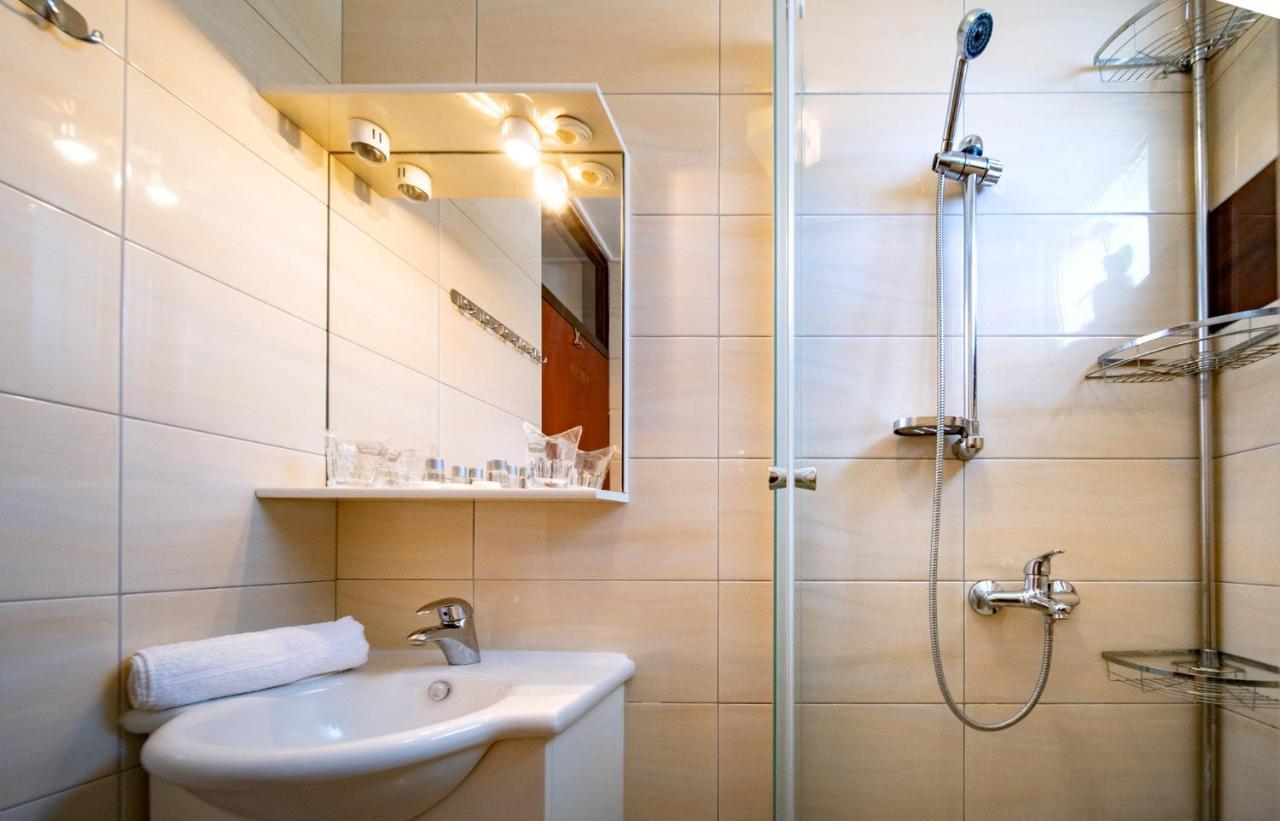 לופאר Apartments Lazaric מראה חיצוני תמונה