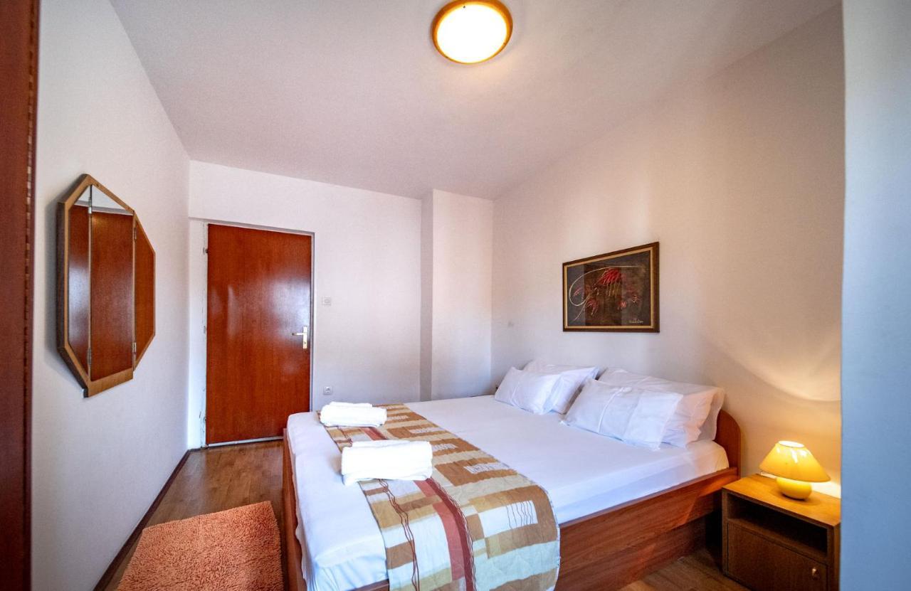 לופאר Apartments Lazaric מראה חיצוני תמונה